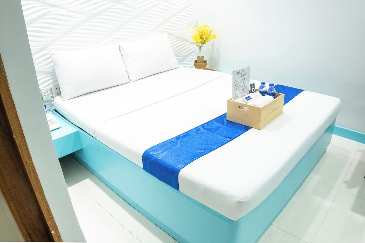WiFi (free), bed sheets
