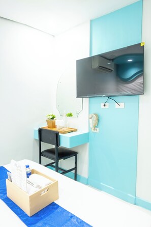 Free WiFi, bed sheets