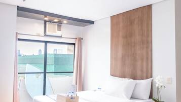 Free WiFi, bed sheets