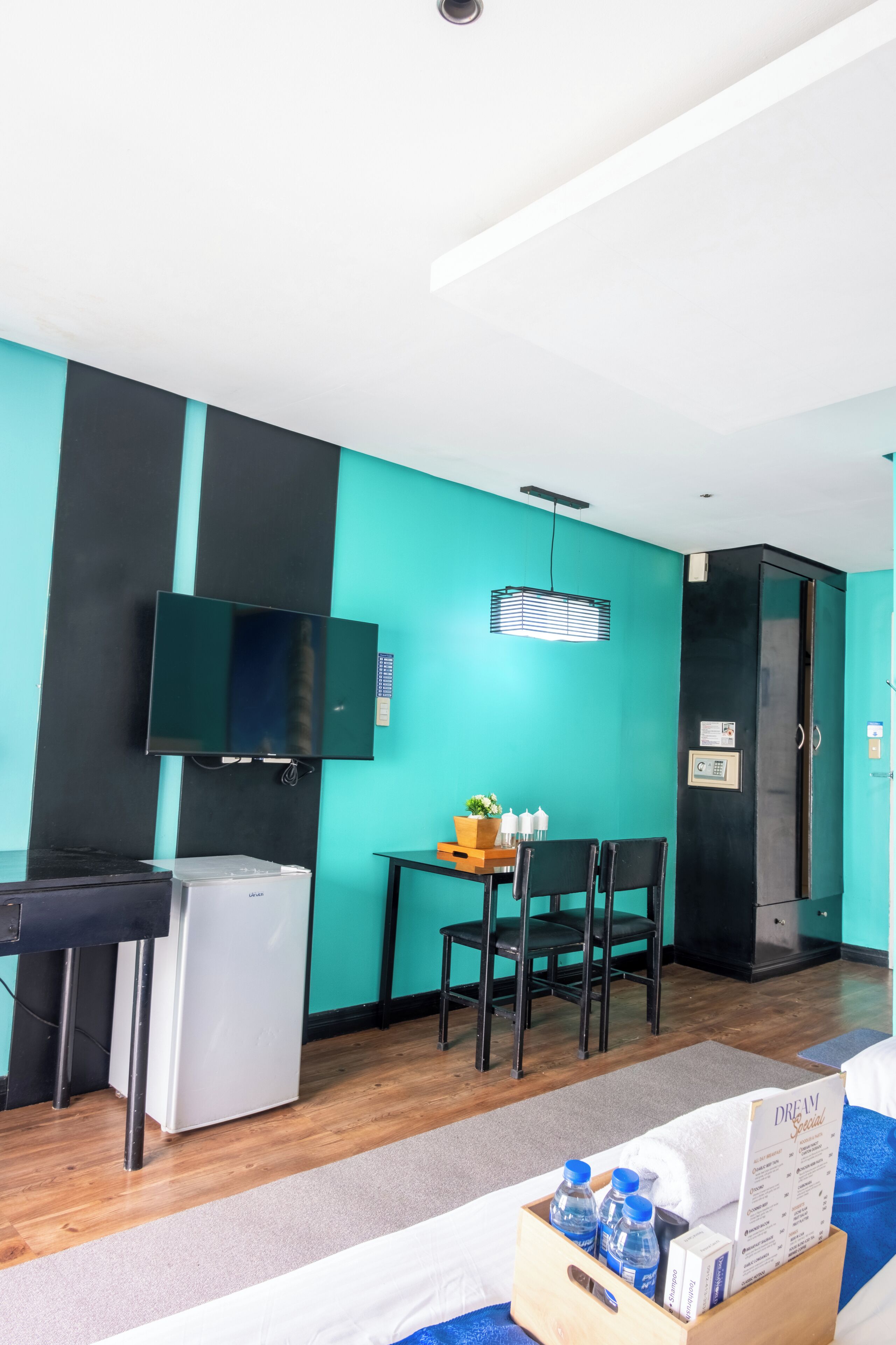 Mega Suite | Free WiFi, bed sheets