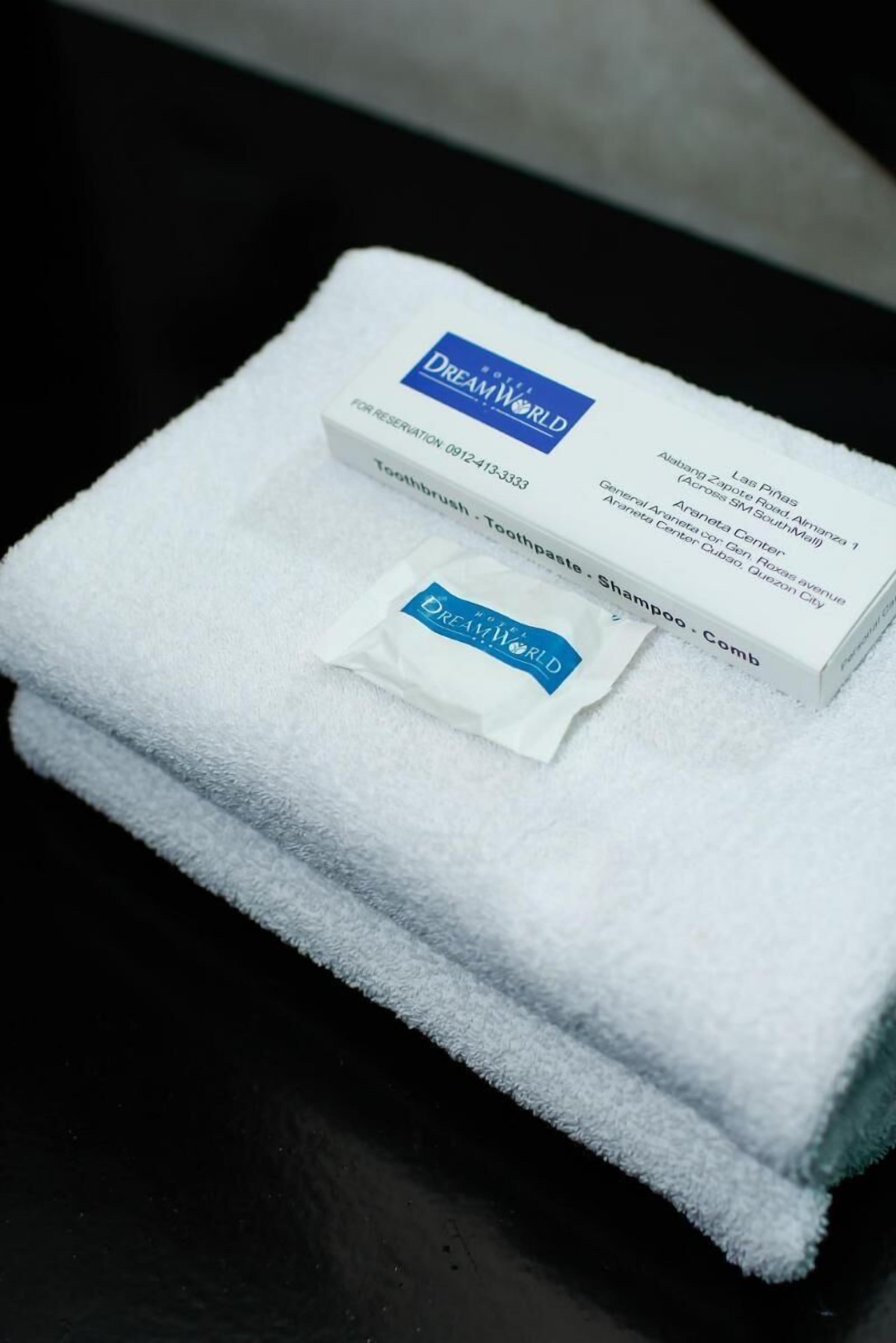 Baderomsfasiliteter | Dusj, toalettartikler (inkludert), hårføner og håndklær