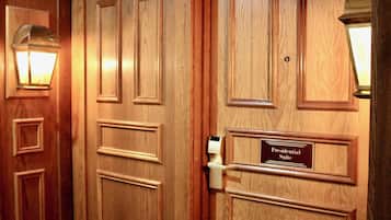 Presidential Studio Suite | Premium bedding, pillowtop beds, in-room safe, blackout drapes