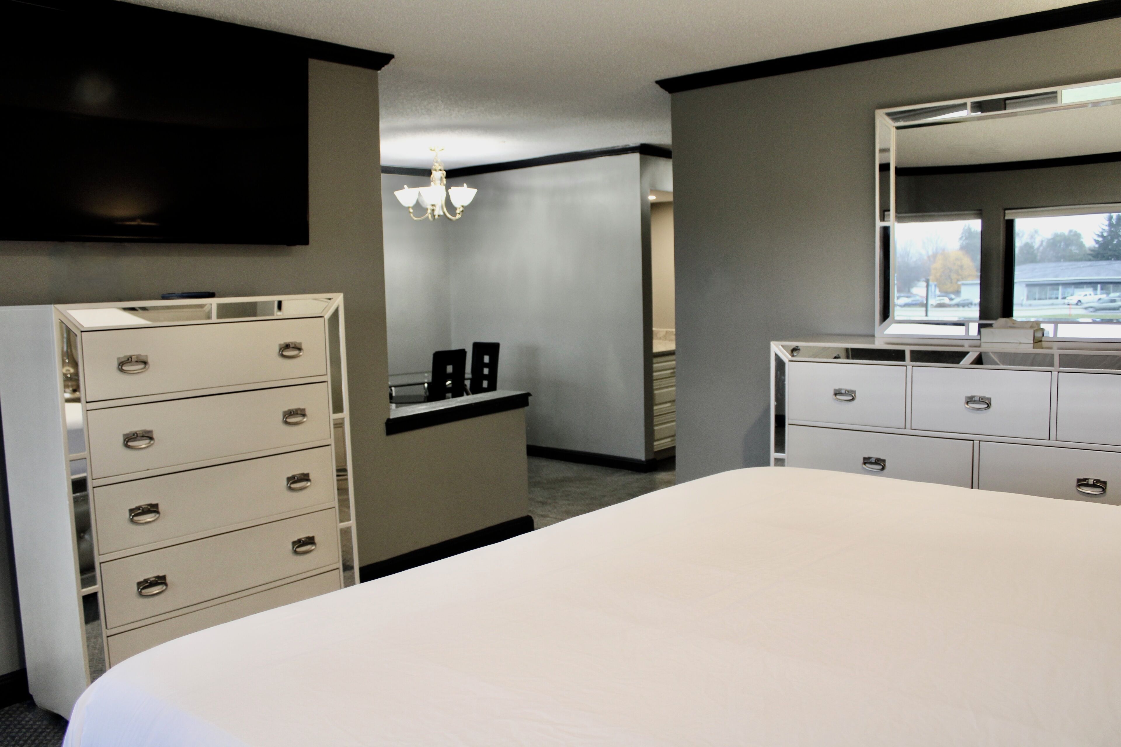 family studio suite | premium bedding, pillow-top beds, in-room safe, blackout curtains