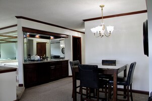 Suite estudio presidencial | Ropa de cama de alta calidad y colchones con acolchado adicional