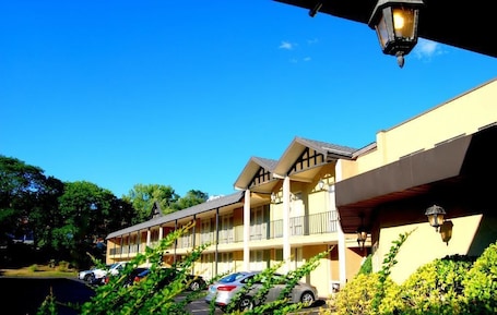 West Gate Inn Nyack - Image 3