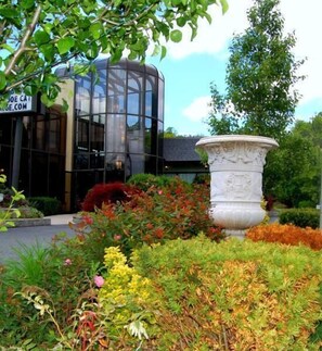 Property grounds - West Gate Inn Nyack (Nyack)