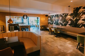 Breakfast, lunch, dinner served; international cuisine, pool views  - Le Val D'Arimont Resort (Malmedy)