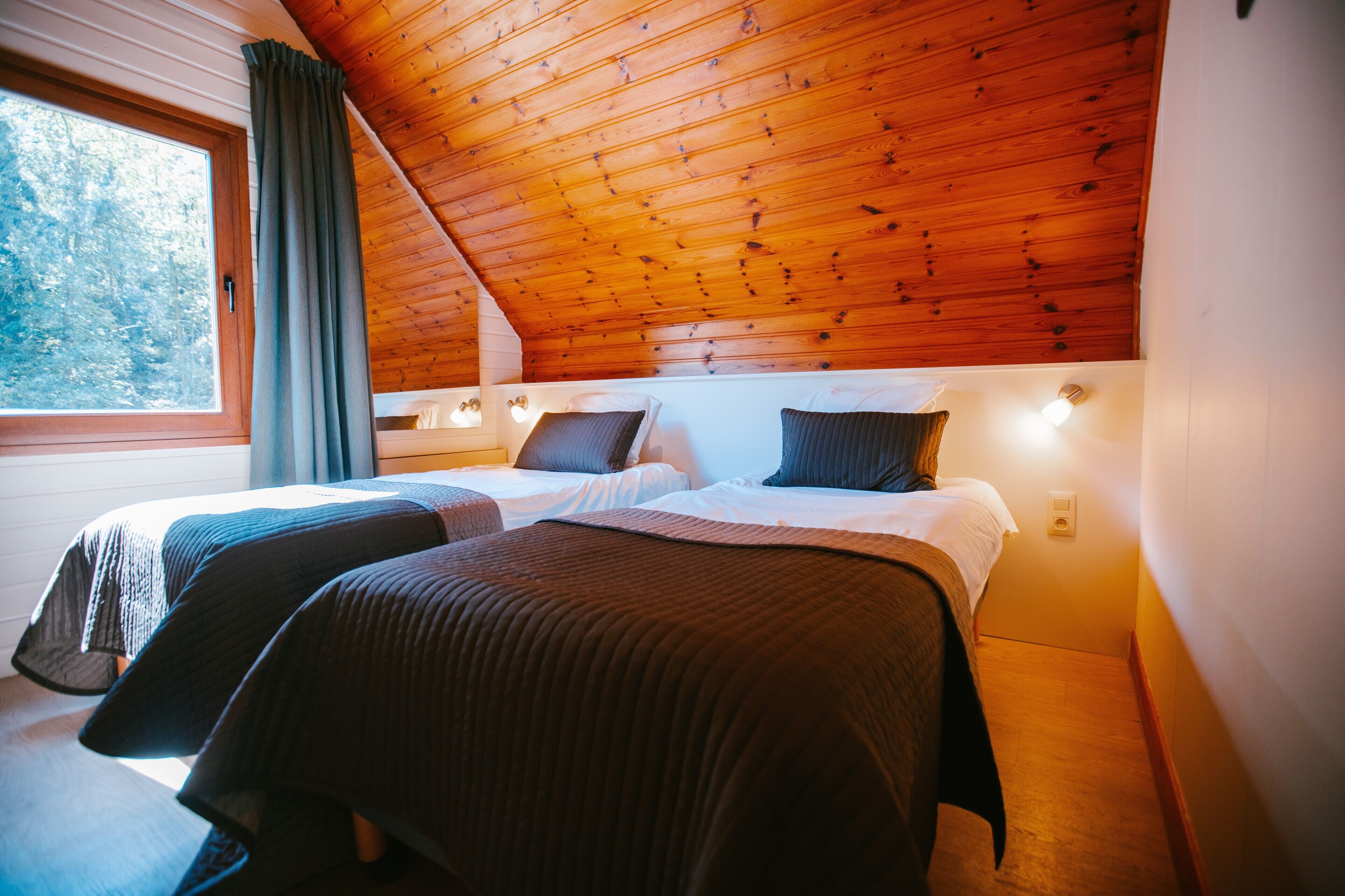 traditional cottage, 1 bedroom, fireplace, garden area | blackout curtains, cots/infant beds, free wifi, bed sheets