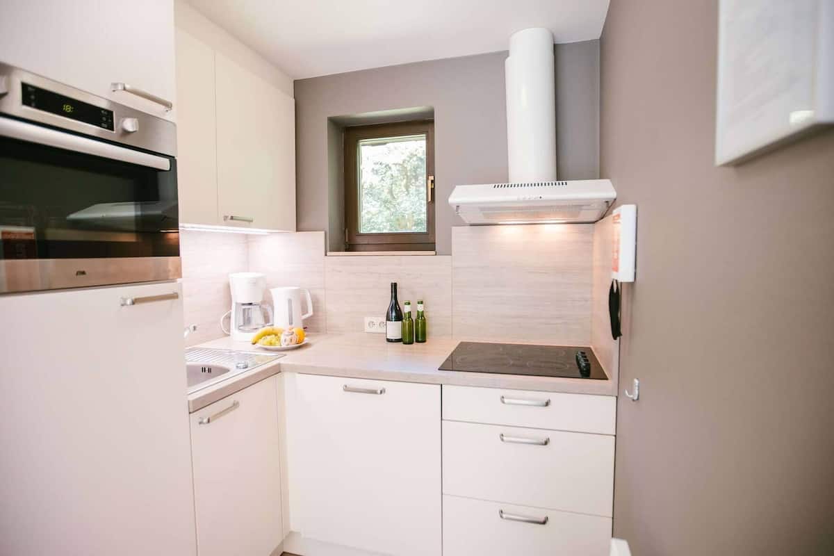 family cottage, 2 bedrooms, kitchen, garden area | private kitchen | fridge, microwave, dishwasher, electric kettle