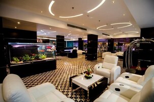 Área de estar no saguão