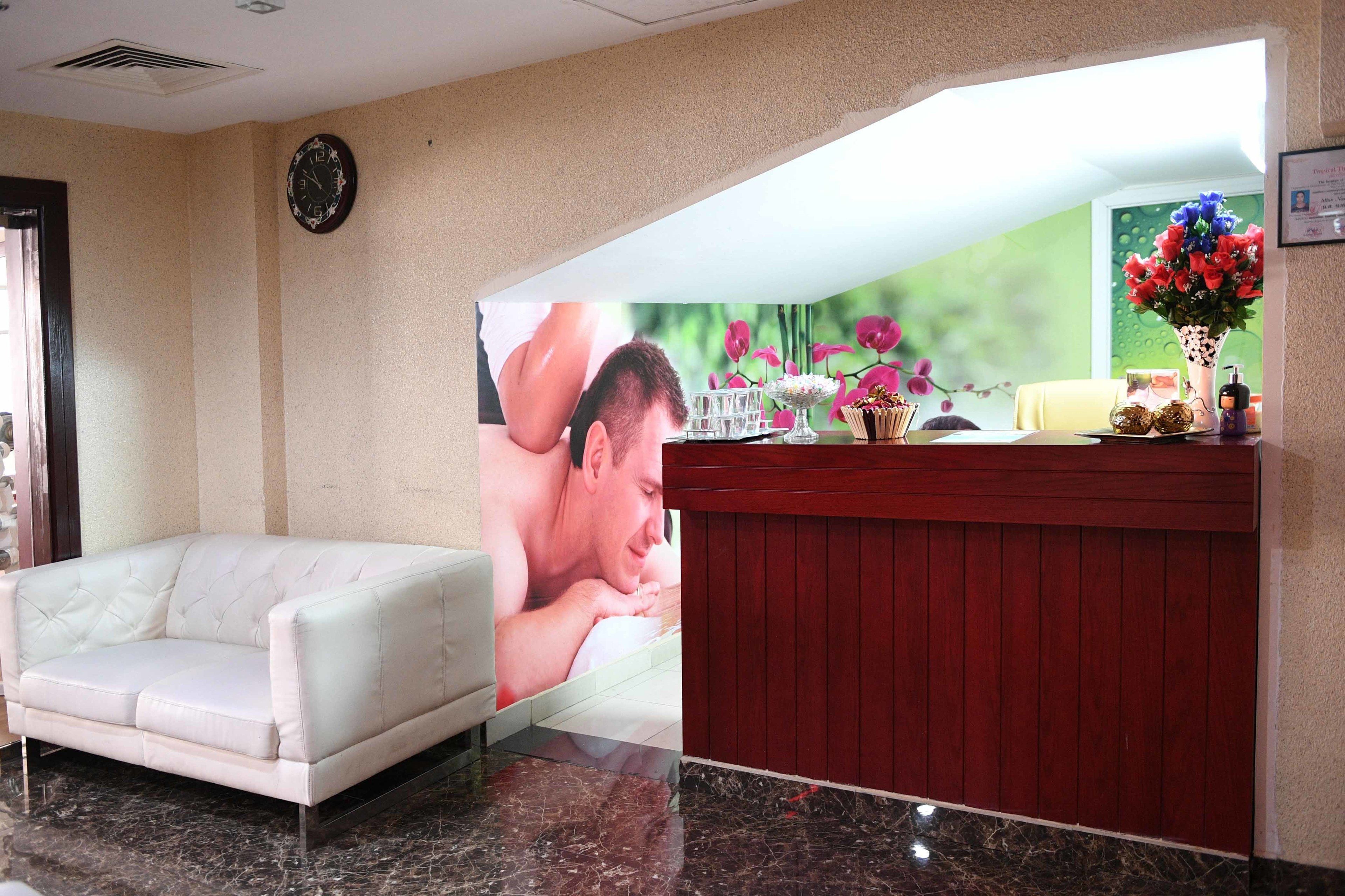 Body treatments, aromatherapy, Thai massages, body wraps, body scrubs