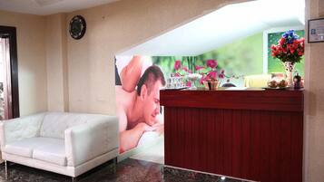 Body treatments, aromatherapy, Thai massages, body wraps, body scrubs