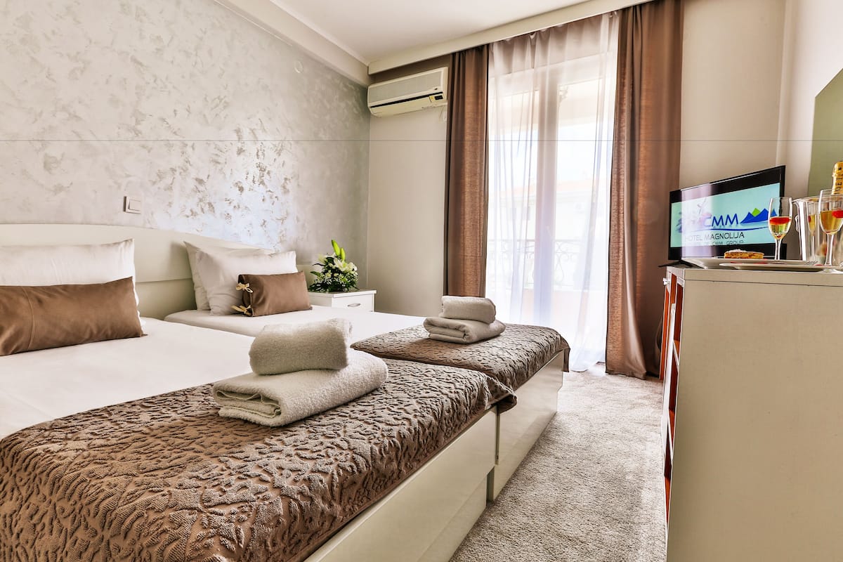Standard Double or Twin Room, Balcony, Sea View | Minibar, in-room safe, desk, cribs (surcharge)