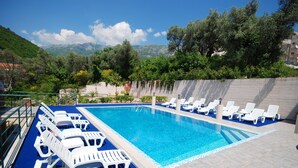 Outdoor pool - Hotel Magnolija (Becici)