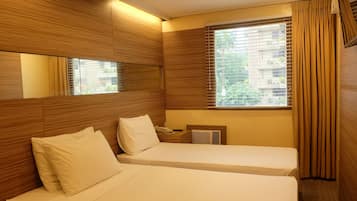 Deluxe Triple Room | Iron/ironing board