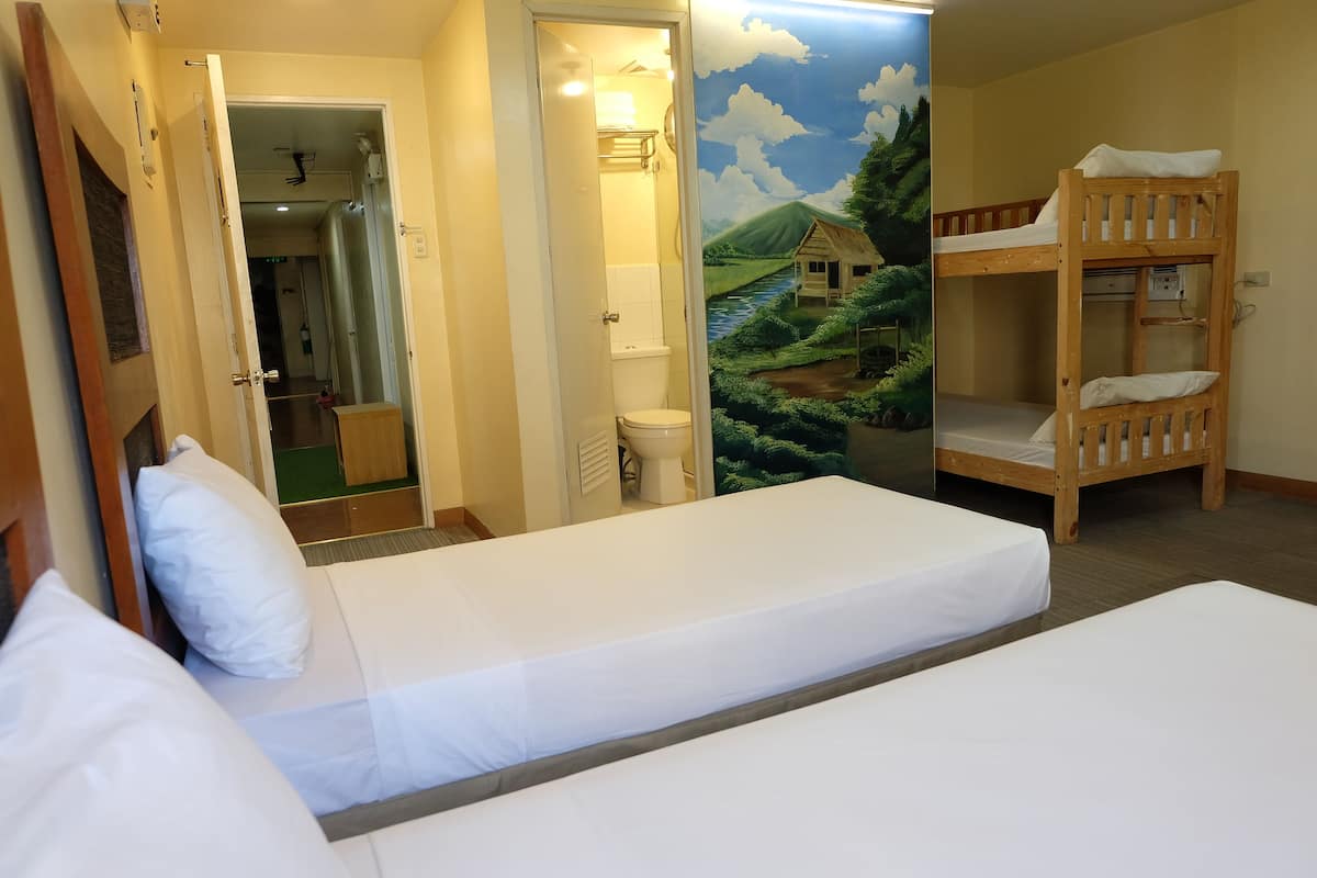 Kamar Quadruple Standar | Setrika/meja setrika