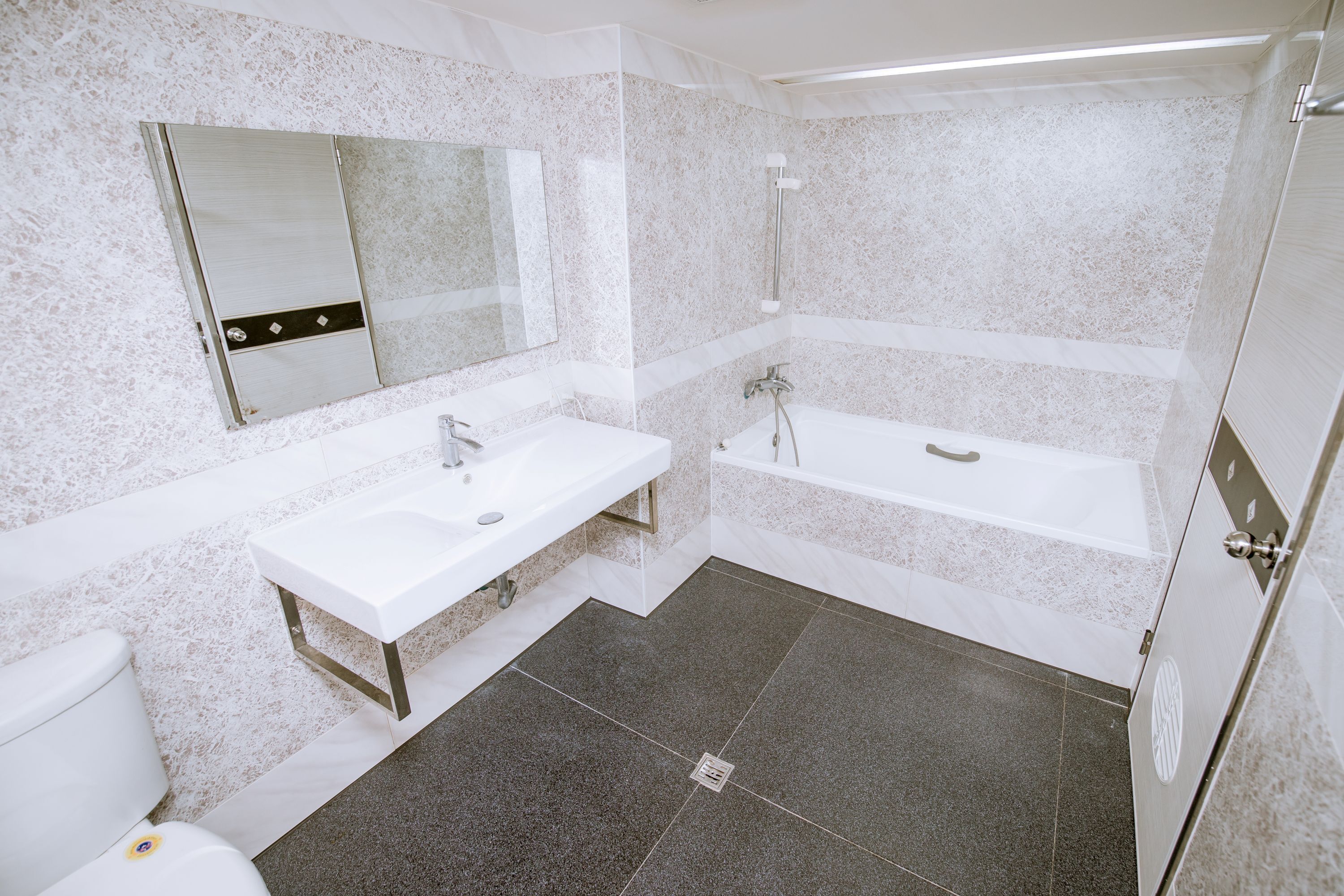 Deluxe Room | Bathroom