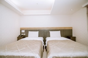 Classic Double or Twin Room | Memory foam beds, minibar, free WiFi, bed sheets