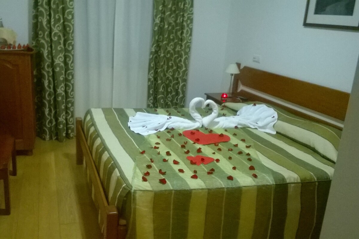 Wifi gratis y ropa de cama 