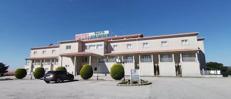 Fachada de la propiedad