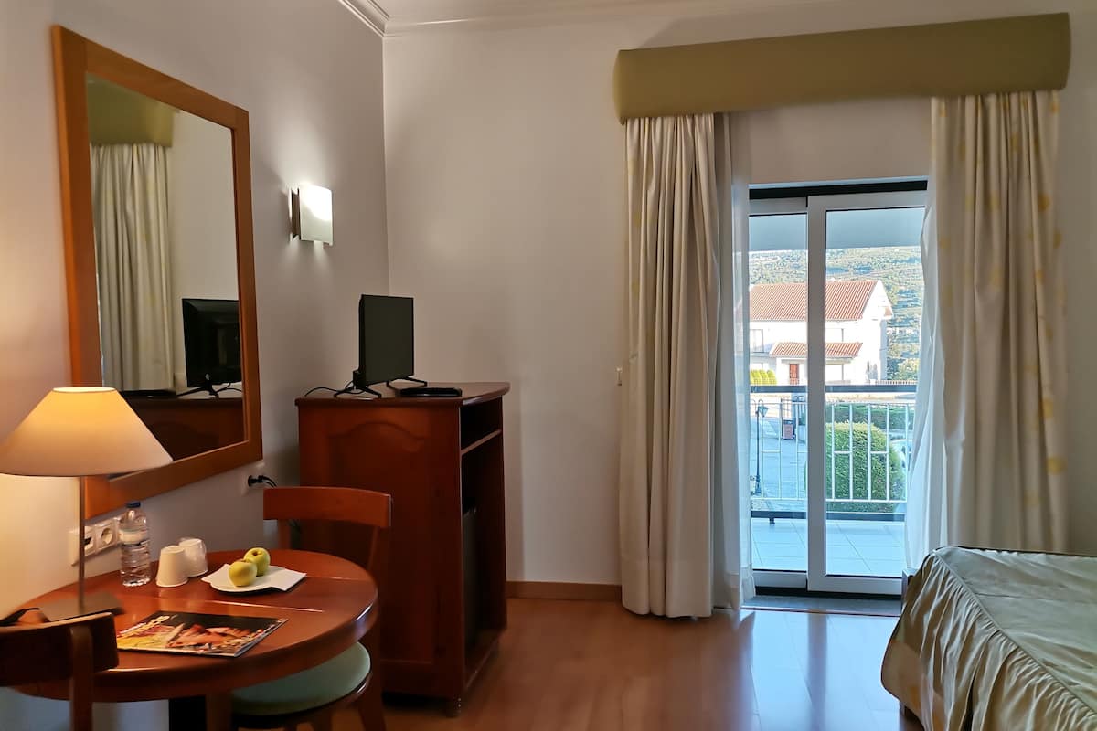 in-room safe, desk, soundproofing, rollaway beds