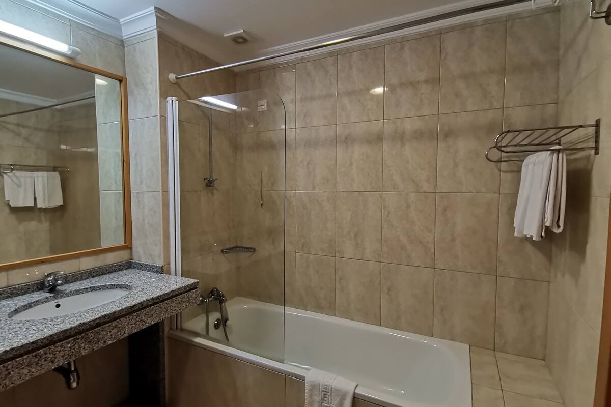 double room | bathroom | free toiletries, hair dryer, bidet, towels