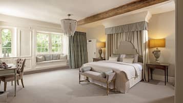 Manor Deluxe | Room amenity