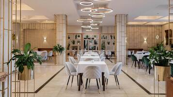 ๋งค์ผ ํ ๋ธ๋ ํผ์คํธ ๋ฌด๋ฃ ์์นจ ์์ฌ ํฌํจ