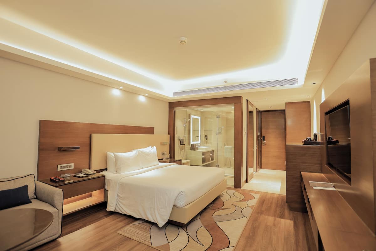 Premium bedding, minibar, in-room safe, desk