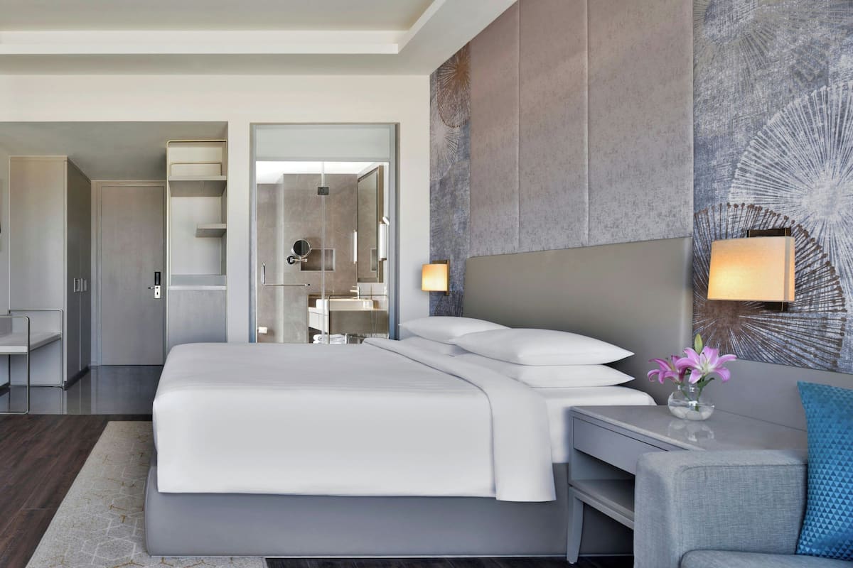 1 bedroom, premium bedding, minibar, in-room safe