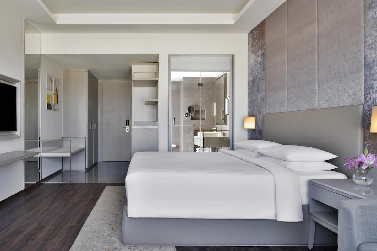 Premium bedding, minibar, in-room safe, desk