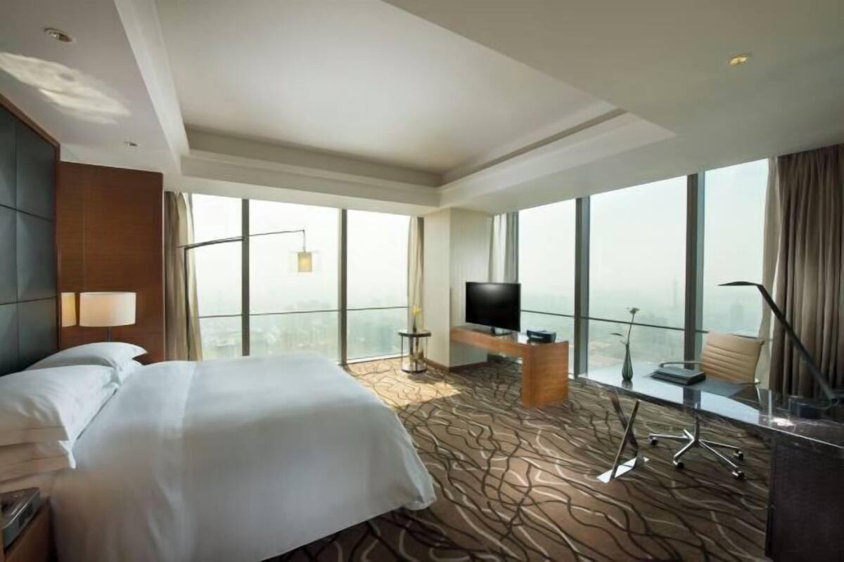 Hypo-allergenic bedding, down comforters, Select Comfort beds, minibar
