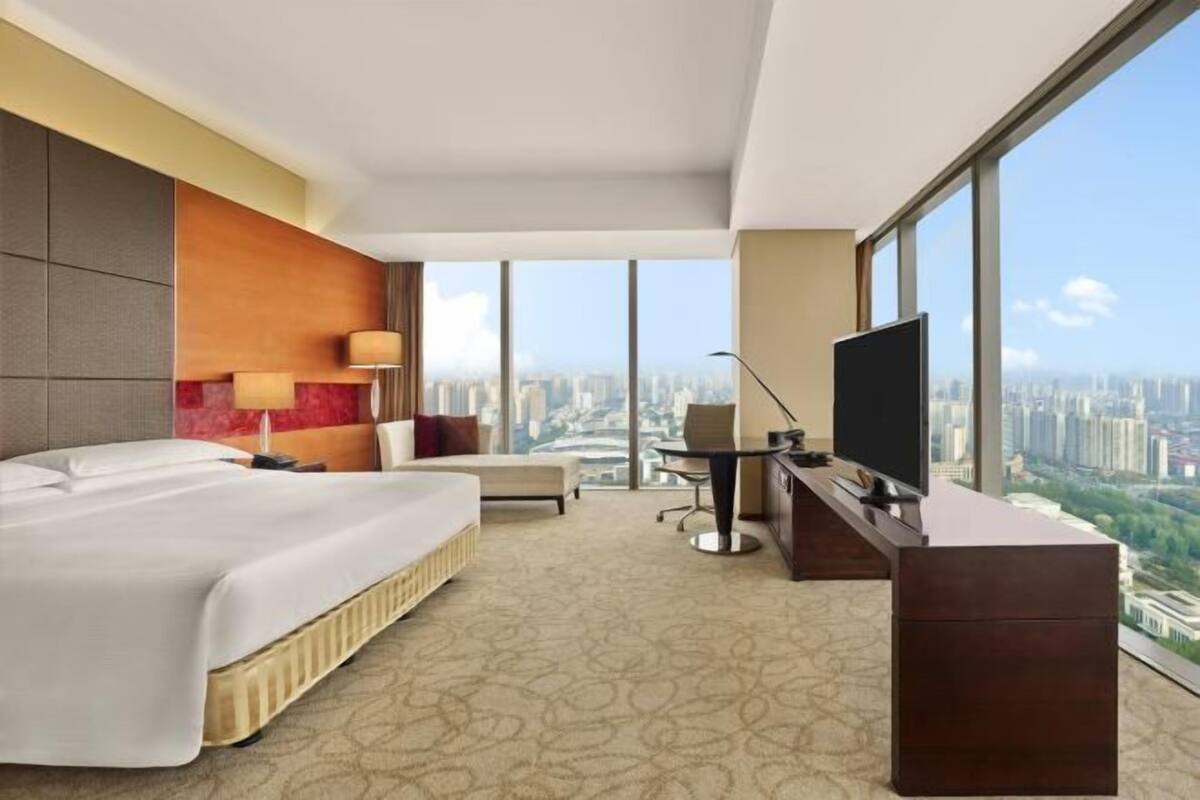 Hypo-allergenic bedding, down duvets, Select Comfort beds, minibar