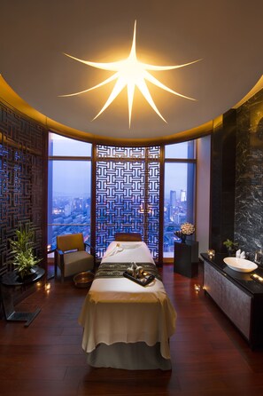 ห้องทรีทเมนท์สำหรับคู่รัก, ทรีทเมนท์ดูแลผิว, วารีบำบัด, อโรมาเธอราพี