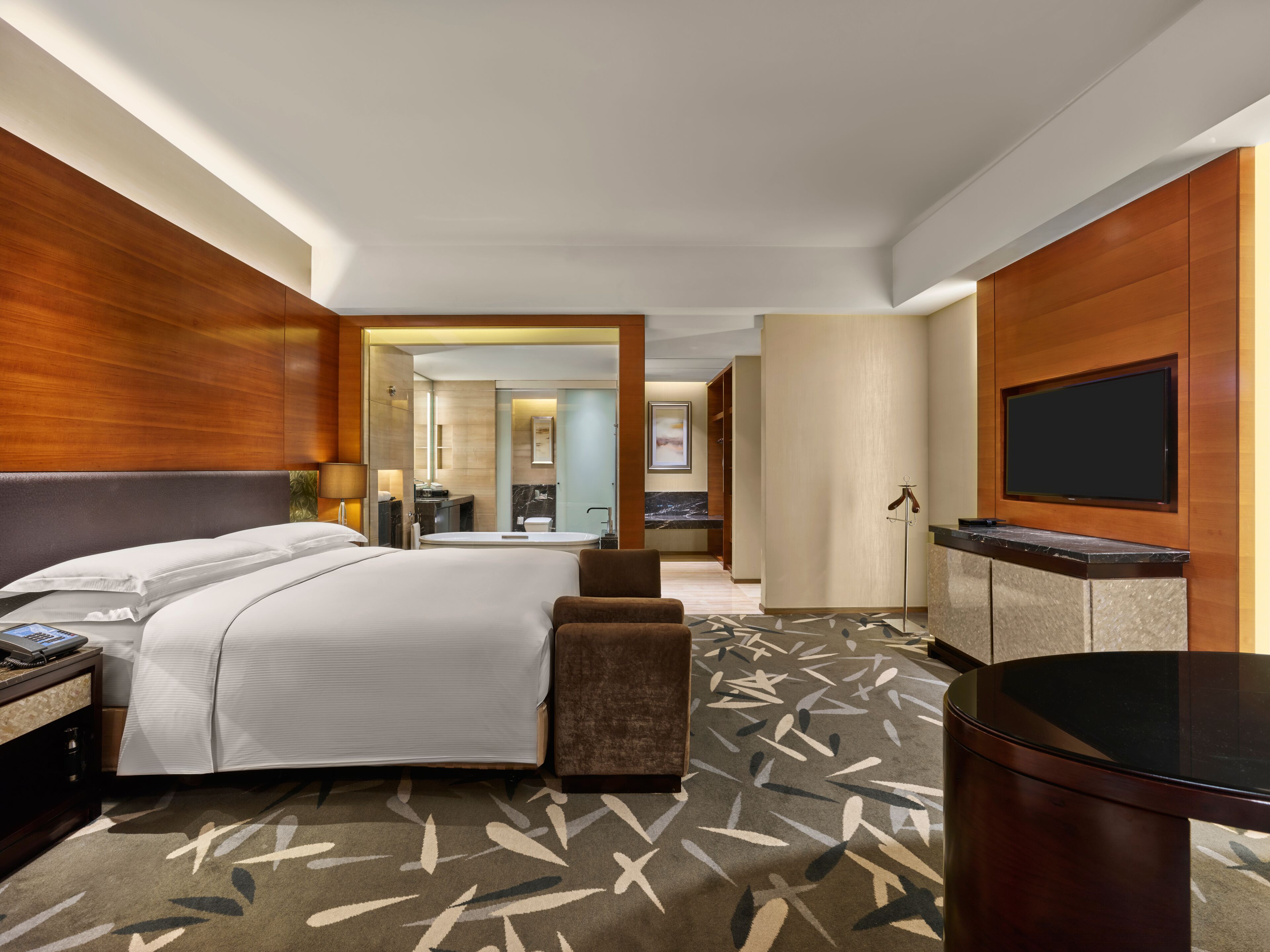 1 KING HILTON EXECUTIVE PLUS WITH LOUNGE ACCESS