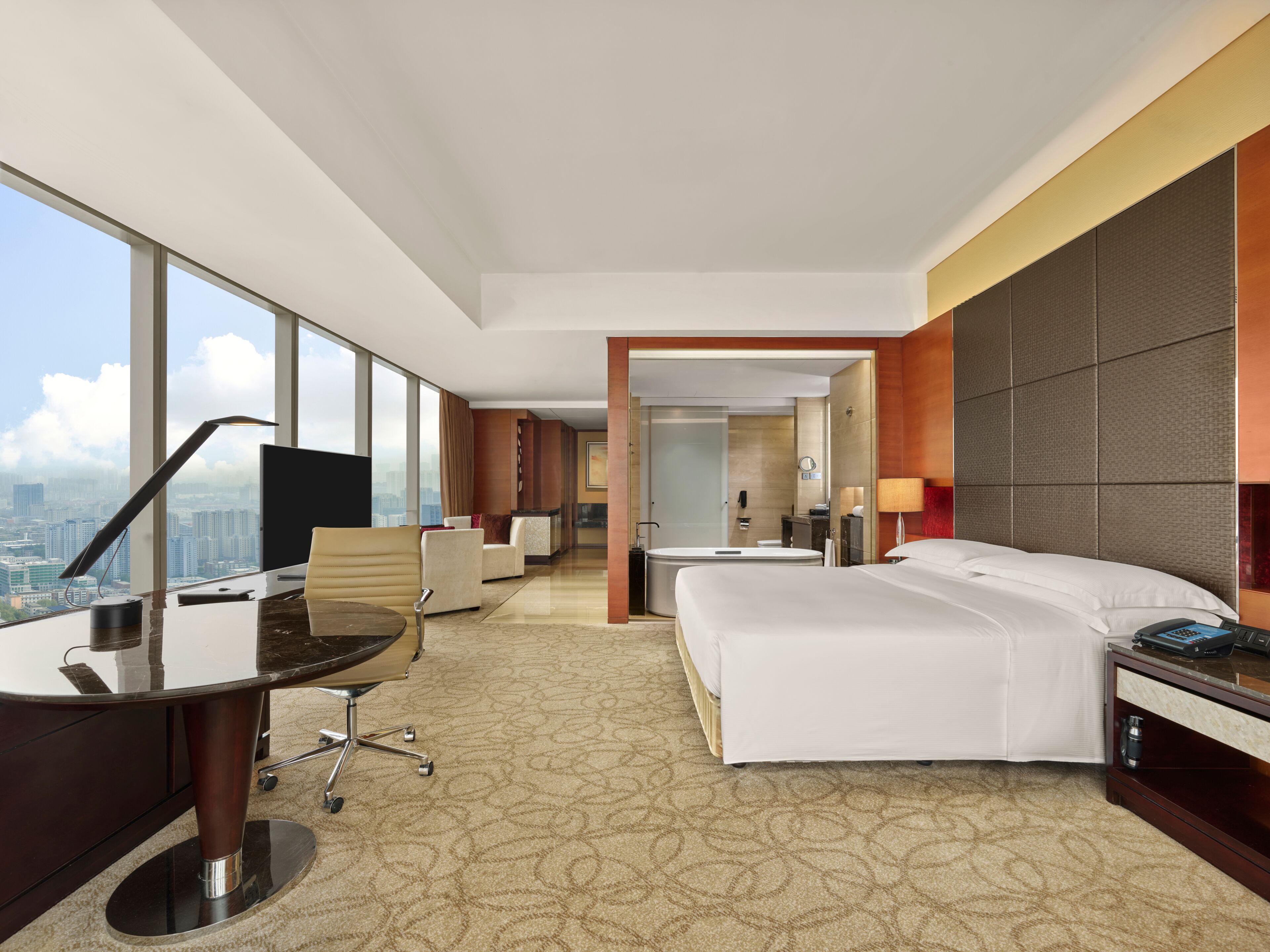 1 KING HILTON DELUXE PLUS | Hypo-allergenic bedding, down comforters, Select Comfort beds, minibar