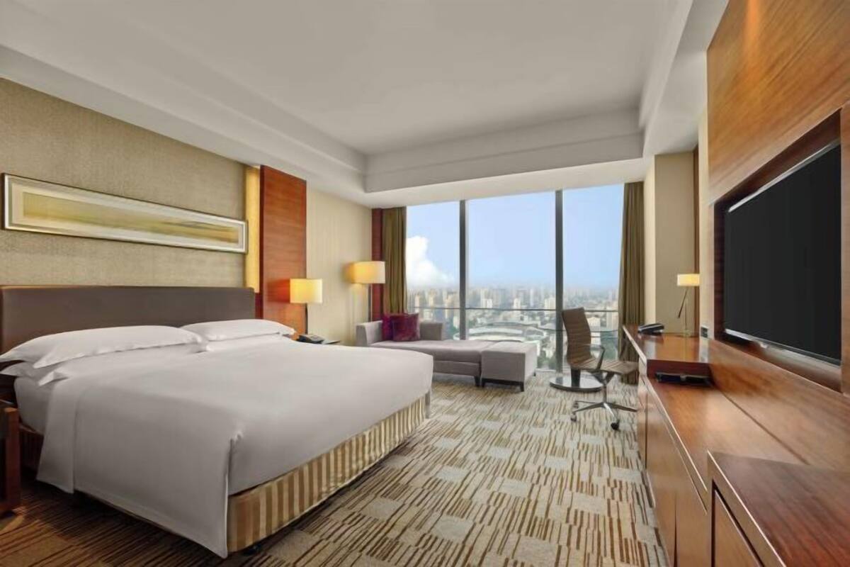 Hypo-allergenic bedding, down duvets, Select Comfort beds, minibar