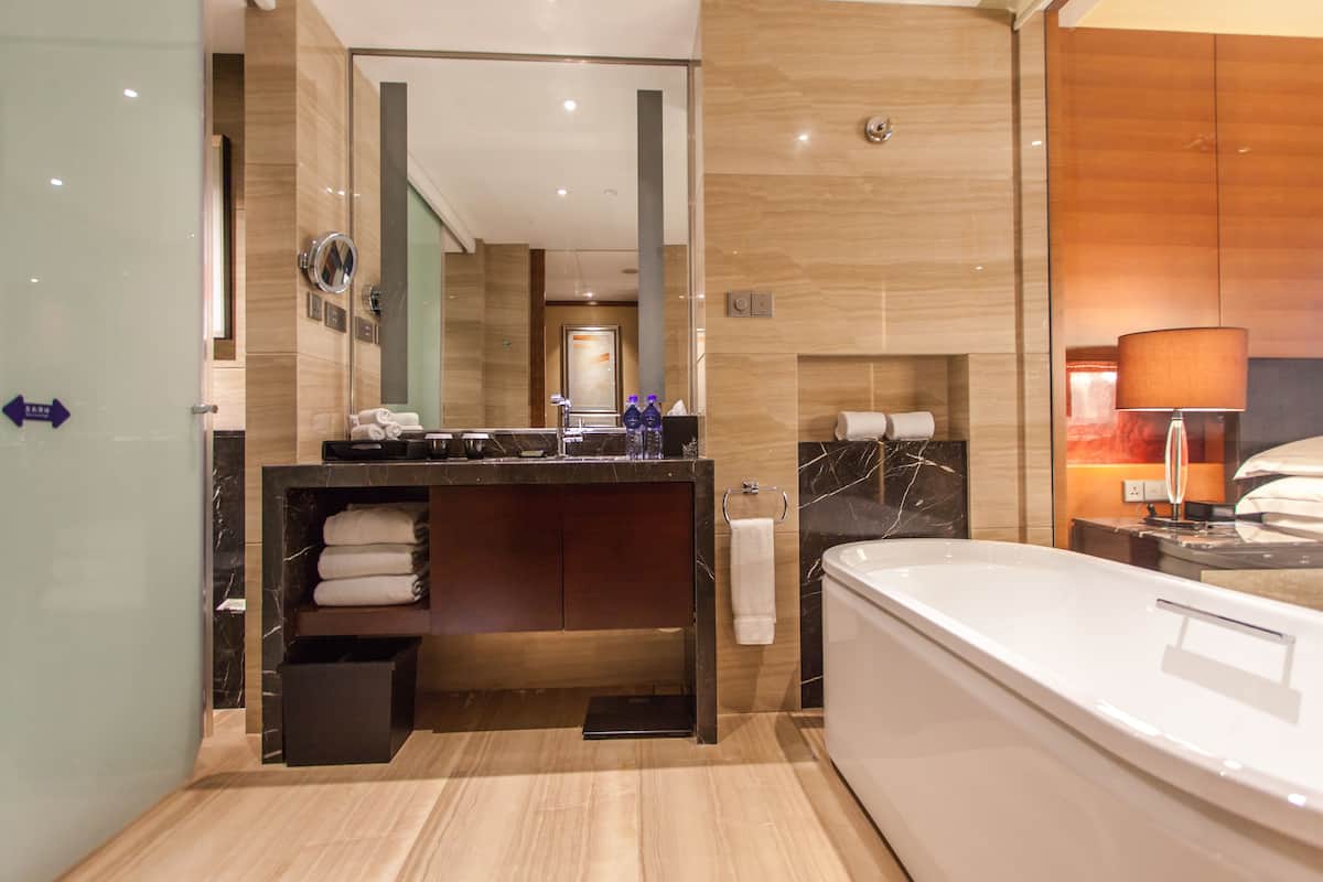 separate bathtub and shower, deep-soaking bathtub
