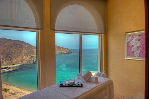 Oceanic Khorfakkan Resort And Spa