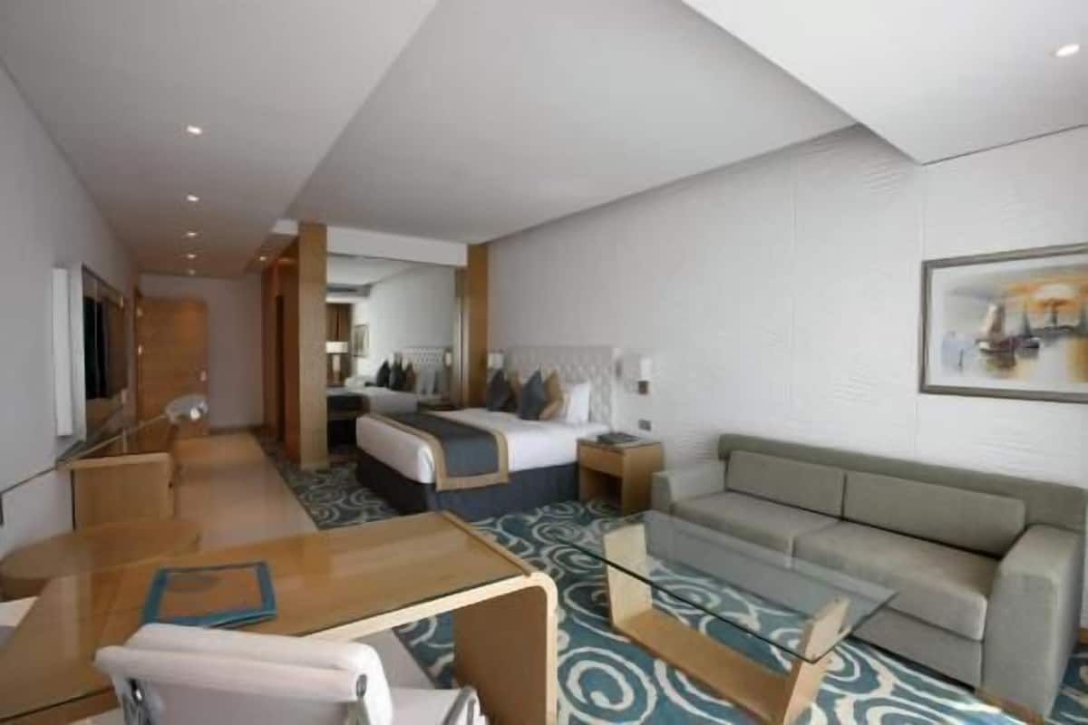 Minibar, in-room safe, desk, laptop workspace