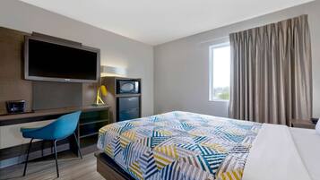 Hypo-allergenic bedding, desk, free WiFi