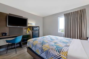 Hypo-allergenic bedding, desk, free WiFi - Motel 6 Marble Falls, TX (Marble Falls)