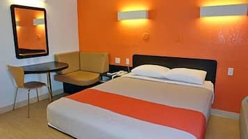 Hypo-allergenic bedding, desk, free WiFi