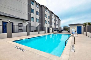 Outdoor pool - Motel 6 Marble Falls, TX (Marble Falls)