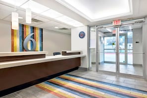 Lobby lounge - Motel 6 Marble Falls, TX (Marble Falls)