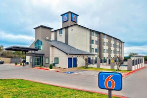 Exterior - Motel 6 Marble Falls, TX (Marble Falls)