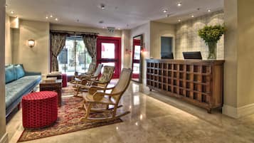 Coin salon dans le hall