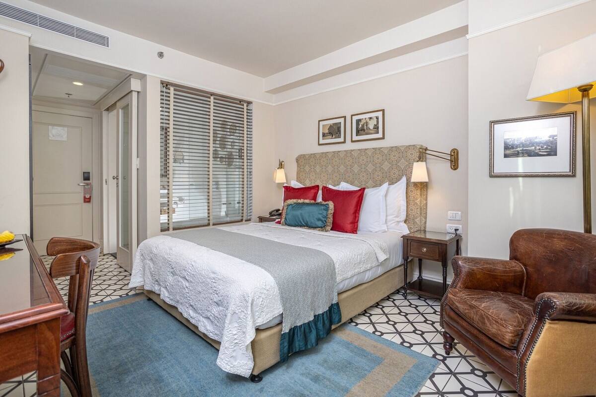In-room safe, desk, blackout curtains, free WiFi