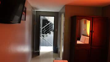 In-room safe, free WiFi