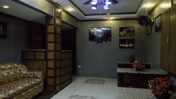 Daily continental breakfast (PHP 200 per person)